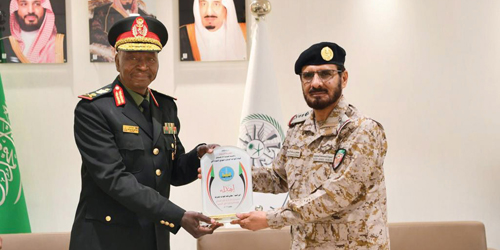  قائد الدفاع الجوي السوداني في لقائه مع القادة السعوديين