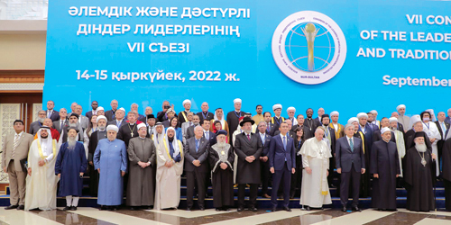  لقطة جماعية للمشاركين في المؤتمر