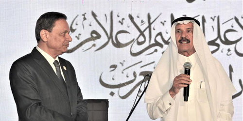 خالد المالك يكرم بجائزة الرواد على مستوى الوطن العربي  
