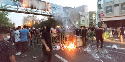 العفو الدولية: نظام طهران قتل عشرات المدنيين بالرصاص الحي 