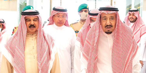 خادم الحرمين الشريفين يستقبل ملك مملكة البحرين 