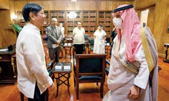 رئيس الفلبين يبحث تعزيز العلاقات مع سمو وزير الخارجية 