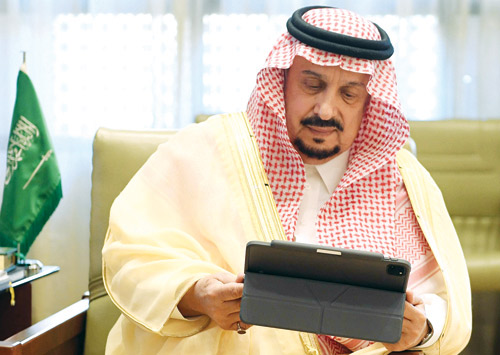 أمير منطقة الرياض يدشن الحملة الوطنية التوعوية لسرطان الثدي 