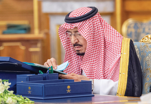 خادم الحرمين خلال ترؤسه جلسة مجلس الوزراء