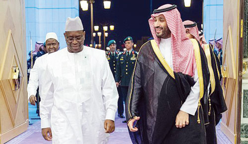  سمو ولي العهد خلال استقباله رئيس السنغال في الرياض أمس.
