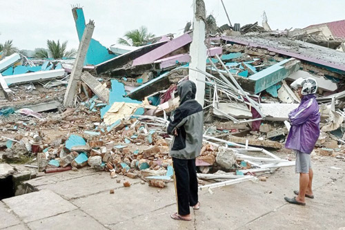 ارتفاع عدد ضحايا زلزال إندونيسيا إلى 56 قتيلاً و700 جريح 
