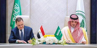 الأمير عبدالعزيز بن سعود يعقد جلسة مباحثات رسمية مع وزير الداخلية المصري 