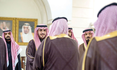 أمير منطقة الجوف خلال استقباله المواطنين