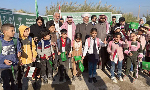 مركز الملك سلمان للإغاثة يدشن مشروع توزيع حقائب مدرسية في الجمهورية اللبنانية لأبناء اللاجئين السوريين 