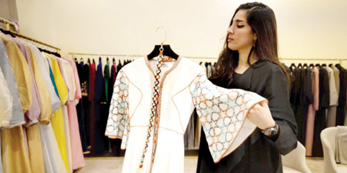 في معرض «أنا عربية» الأزياء المغربية تعكس التنوع في التصاميم العصرية 