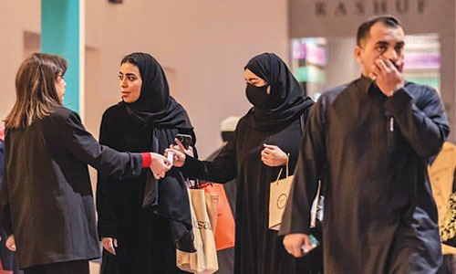معرض العطور يحظى بحضور كبير في منطقة واجهة الرياض 