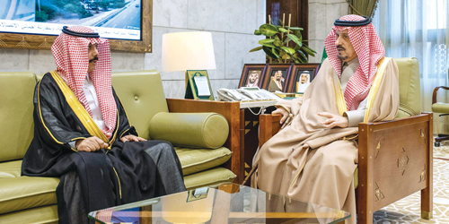 الأمير فيصل بن بندر استقبل مدير مكافحة المخدرات بمنطقة الرياض 