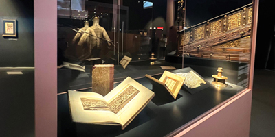 «إثراء» يعرض مقتنيات أثرية نادرة في بينالي الفنون الإسلامية 