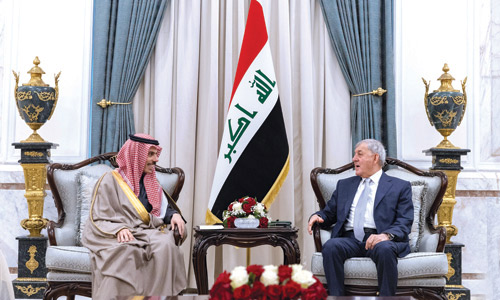 الرئيس العراقي مستقبلا سمو وزير الخارجية في بغداد