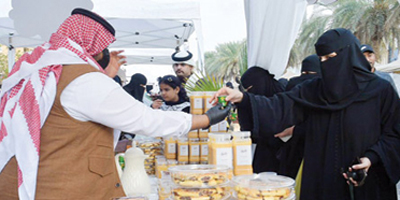 بسطة الرياض سوق مفتوح وبرامج ترفيهية وثقافية لأفراد العائلة كافة 