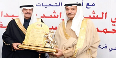 تكريم خالد المالك في البحرين بجائزة الريادة الصحفية 