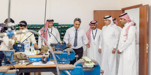 وزير النقل ينوه بالقدرات العالية للشباب السعودي في صيانة الطائرات ومحركاتها 