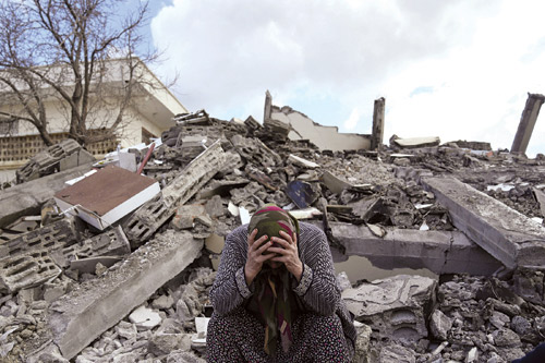 واشنطن تتعهد بمزيد من الدعم لمواجهة تداعيات الزلزال 