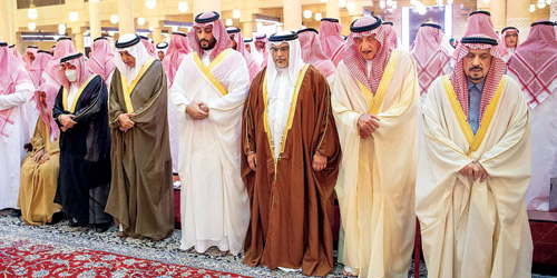 ولي العهد يؤدي الصلاة على الأميرة الجوهرة بنت عبدالعزيز