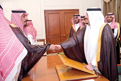 نائب أميرمنطقة الرياض يستقبل عددًا من المواطنين في وادي الدواسر 