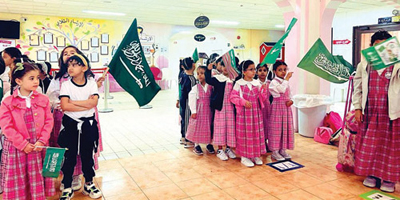 مدارس «تعليم الرياض» تكتسي باللون الأخضر احتفاءً بـ«يوم العلم» 