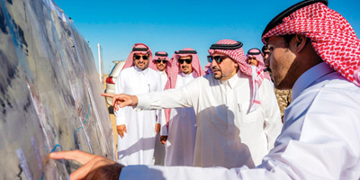 أمير منطقة القصيم يتفقد أعمال مشروع طريق القصيم - مكة 