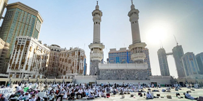 «شؤون الحرمين» تهيئ سطح المسجد الحرام للمعتمرين والمصلين 