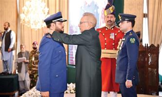 الرئيس الباكستاني يمنح الملحق العسكري السعودي وسام «هلال الامتياز العسكري» 