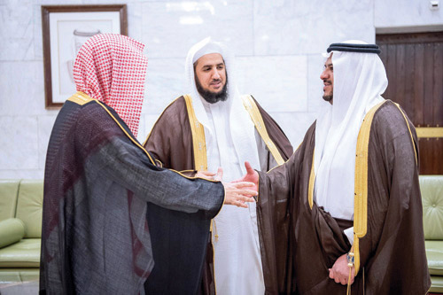 نائب أمير الرياض يستقبل الشيخ العبدالله ورئيس المحكمة العامة