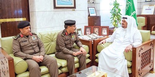 الأمير محمد بن عبدالرحمن يستقبل مدير شرطة منطقة الرياض 