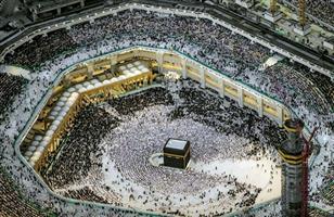 1.5 مليون مصلٍّ ومعتمر بالمسجد الحرام ليلة الـ(25) من رمضان 