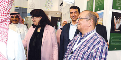 وزيرة الثقافة التونسية تزور جناح المملكة ضمن معرض تونس للكتاب 
