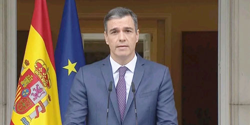 رئيس الوزراء الإسباني يحل البرلمان ويدعو لانتخابات في يوليو 