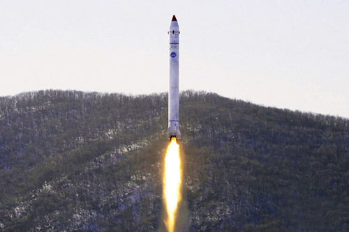 كوريا الشمالية تستعد لإطلاق قمر صناعي للتجسس على الولايات المتحدة 