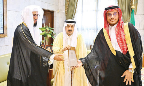 أمير منطقة الرياض يستقبل رئيس مجلس إدارة جمعية عمارة المساجد 