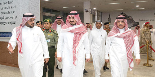 نائب أمير منطقة مكة يقفُ على جاهزية المرافق في صالة الحجاج بمطار المؤسس 