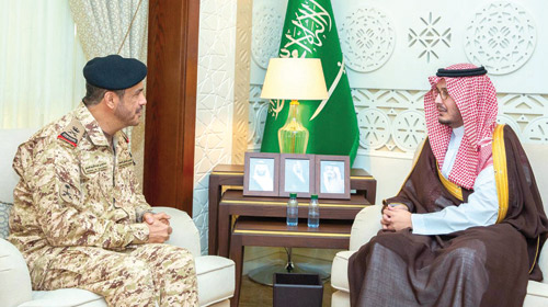نائب أمير المنطقة الشرقية يلتقي مساعد وكيل الحرس الوطني للجهاز العسكري للقطاع الشرقي 