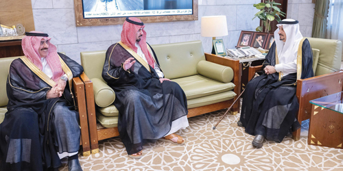  الأمير فيصل بن بندر مستقبلاً أمين منطقة الرياض