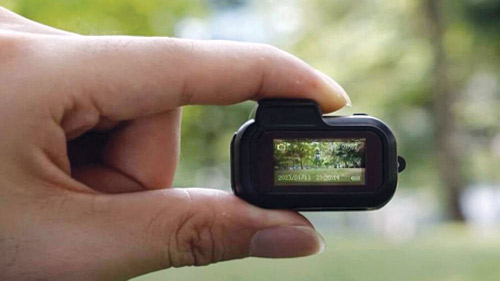 اليابان تعرض أصغر كاميرا بشاشة في العالم 