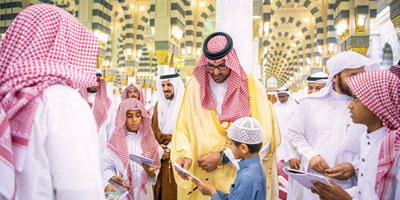 نائب أمير منطقة المدينة يزور حلقات القرآن الكريم في رحاب المسجد النبوي 