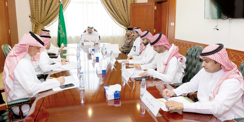  الأمير عبدالرحمن بن عبدالله يرأس الاجتماع