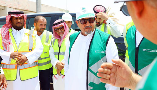 رئيس هيئة الطرق المكلف يتفقد عدداً من مشاريع الطرق في منطقة الرياض 