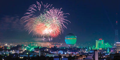 الألعاب النارية تزيِّن سماء القصيم احتفالاً باليوم الوطني 