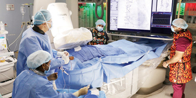 مستشفى الدكتور سليمان الحبيب بالتخصصي ينهي آلام ستيني مع ذبحات صدرية غير مستقرة بتقنية متقدمة 
