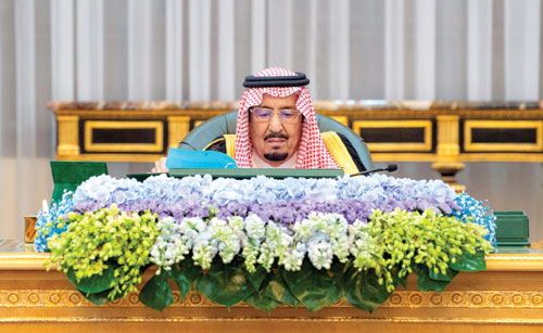 خادم الحرمين خلال رئاسته جلسة مجلس الوزراء