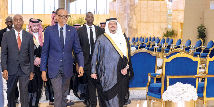 نائب أمير منطقة الرياض في مقدمة مستقبلي رئيس رواندا
