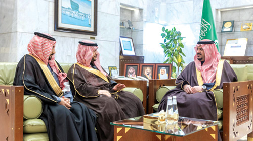 نائب أمير منطقة الرياض يستقبل مساعد وزير الموارد البشرية 
