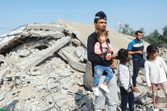 غزة تحت القصف والحصار 