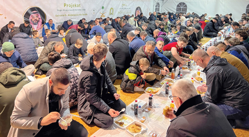 وزارة الشؤون الإسلامية تقيم مأدبة إفطار للصائمين في مسجد الملك فهد بالبوسنة 