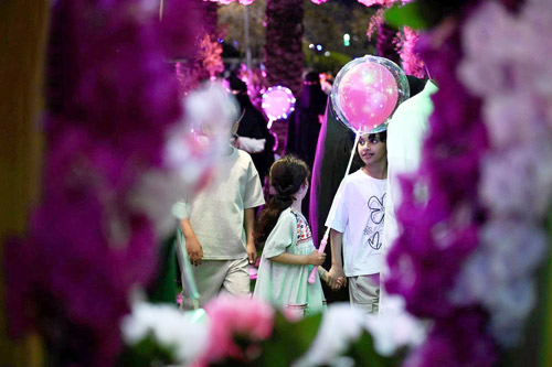 انطلاق مهرجان الورد الطائفي وسط تدفق كثيف للزوار 